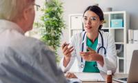 Gespräch zwischen Ärztin und Patient