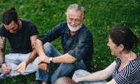 Jung und Alt im Gespräch